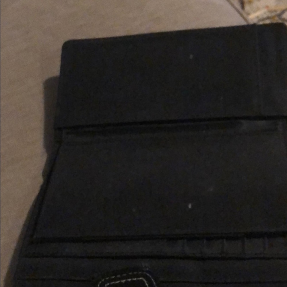 Small Simplistic Black Wallet - Picture 4 of 5